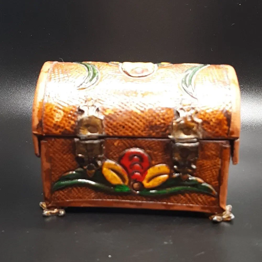 Vintage handpainted trinket box